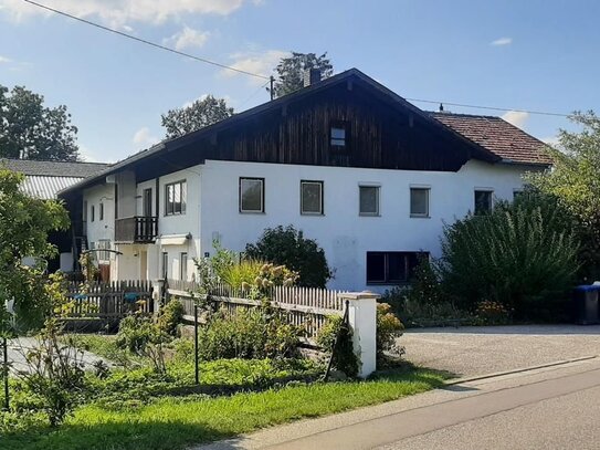 Gemütliches Bauernhaus mit großem Garten in ländlicher Idylle