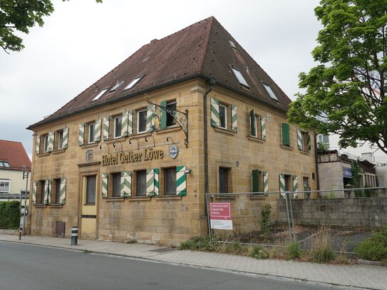 Denkmalgeschütztes Sandsteingebäude mit Nachverdichtungspotential im Ortskern von Heroldsberg!