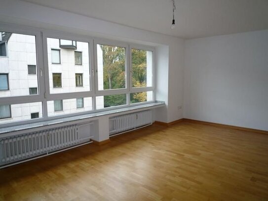 D-Zoopark/Faunastr.: 3 Zimmer-Whg. ca. 78 m² im 4.OG./Lift, mit EBK und Balkon