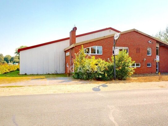 Geräumige Halle mit Umkleidekabinen, sanitären Anlagen und Gastronomiebereich in Bunde!