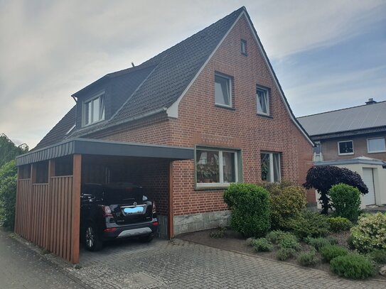 freistehendes Einfamilienwohnhaus mit Garage und Carport auf großem Grundstück in Herzebrock zu verkaufen