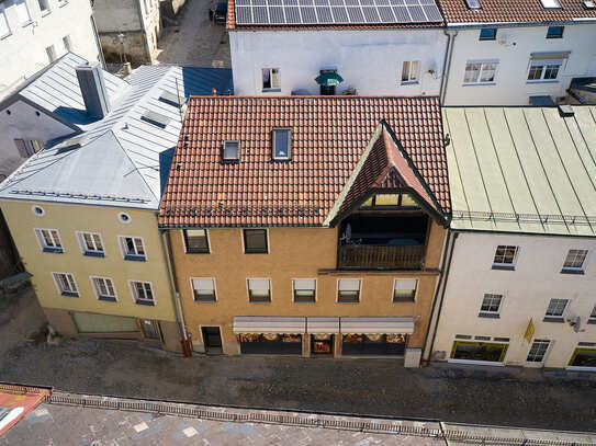 Sanierungsbedürftiges, viergeschossiges Stadthaus in der Drachenstichstadt Furth im Wald mit 169 m² Nutzfläche (Wohnflä…