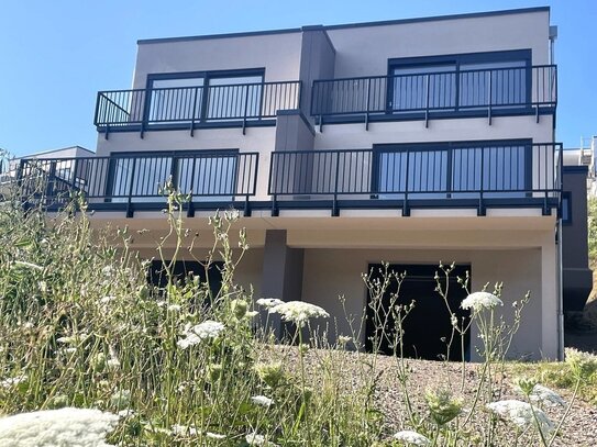 Neubau mit unverbaubaren Mosel- und Burgblick (Doppelhaus oder Doppelhaushälfte)