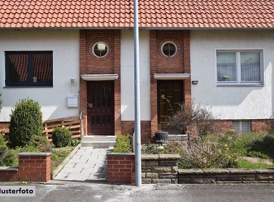 Doppelhaushälfte mit Doppelcarport