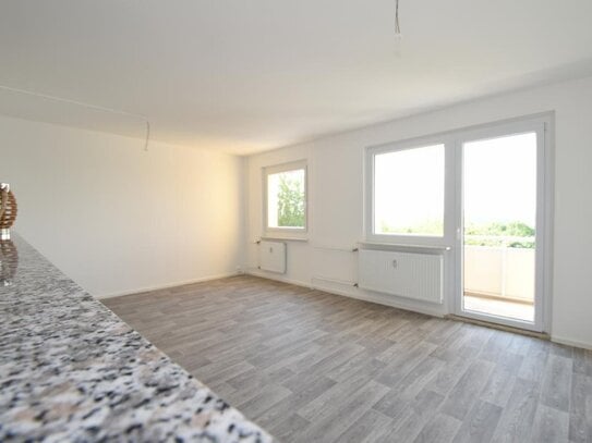 Große 3-Raum-Wohnung mit Balkon und Aufzug im 6. Stock! TOP Ausblick!