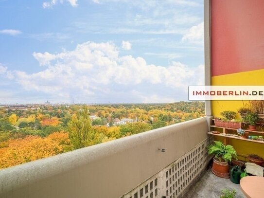 IMMOBERLIN.DE - Begehrenswerte Wohnung im Corbusier-Haus mit Loggia – Bellevue über Berlin