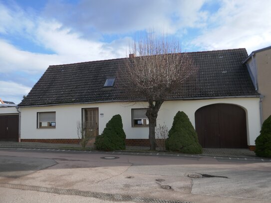 Einfamilienhaus mit Garage + Wohnwagenstellplatz