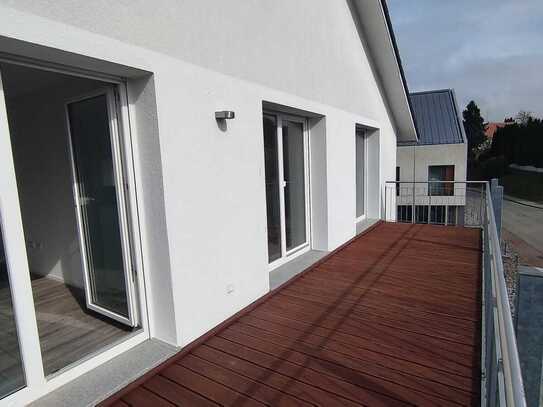 Moderne 3,5 Zimmer-Wohnung mit Balkon, Stellplatz und EBK