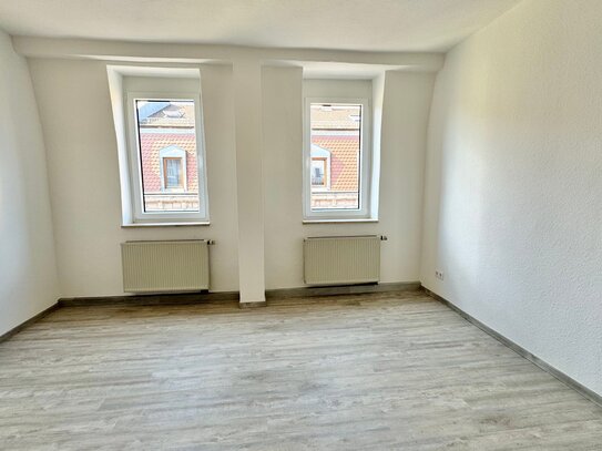 Gepflegte ruhige Stadtwohnung ! Renovierte 2-ZW, Nähe Bahnhof, 55 m², ruhig u. zentral gelegen, im 3.OG