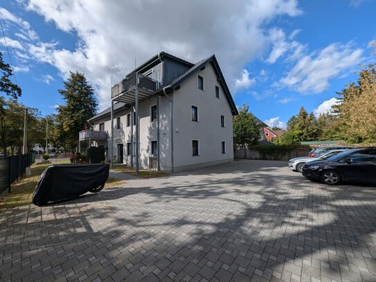 Helle 3 Zimmer DGW mit Balkon in 3 Parteien Haus mit Garten nahe Bhf. Falkensee