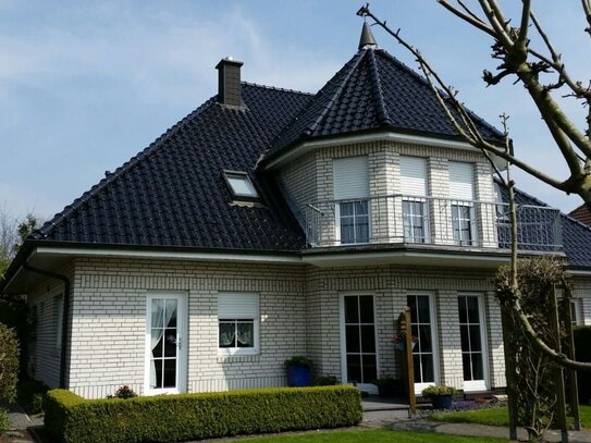 Architektenhaus Wohnen und Arbeiten, Garten, Terrasse, Turmzimmer mit Balkon im DG, Doppel-Carport mit Geräteraum u.v.m.