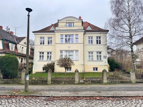 Traumhafte 2-Etagen-bel étage: 6 Zimmer in Villa am Ziegelsee mit Gartennutzung