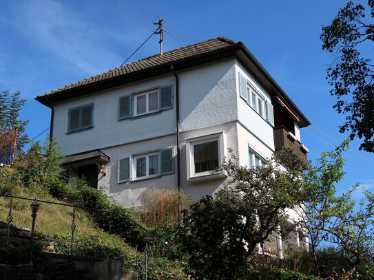 Einfamilienhaus mit Balkon und Garten