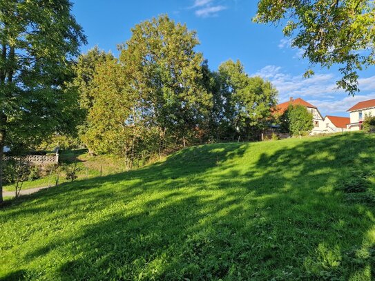 Landschaftlich schön gelegenes Baugrundstück wartet auf dich!