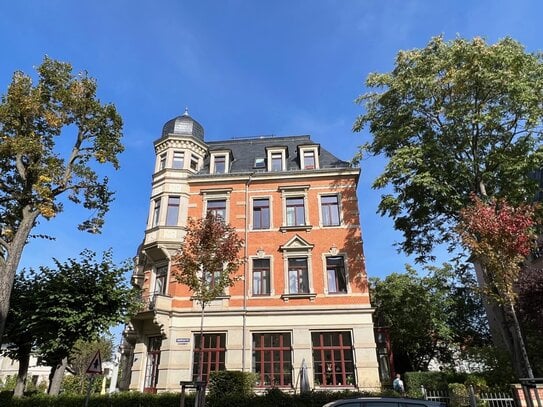 * großzügige Altbauwohnung in Bestlage Nähe Waldpark m. Balkon, Kamin, Stuck u. Einbauschrank *