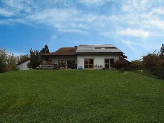 Bungalow mit großem Grundstück im Gewerbegebiet