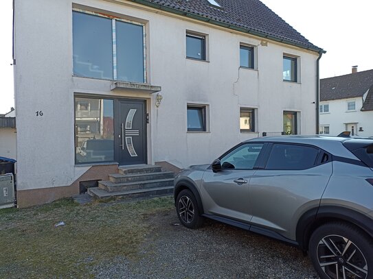 Frisch renovierte Wohnung mit Balkon und großem Garten