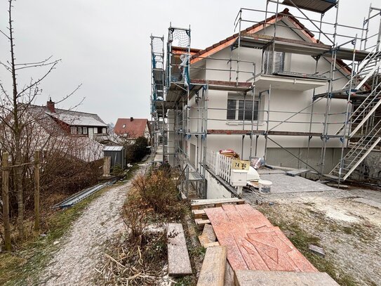 Attraktive 3-Zimmer-Souterrain-Wohnung mit Terrasse und Garten in ruhiger Lage