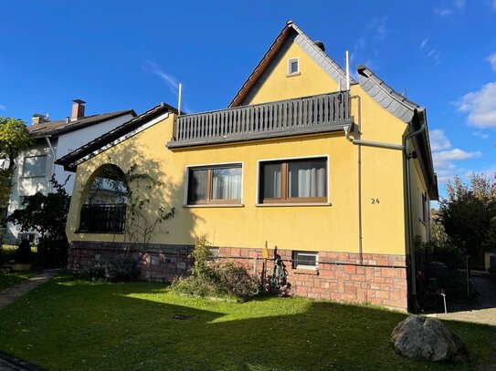 Großzügiges Mehrfamilienhaus mit zwei Gebäuden in Bergen-Enkheim