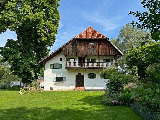 Traumhaft schönes und achtsam saniertes Denkmal-Juwel auf sonnigem Grundstück am Landshuter Hofberg