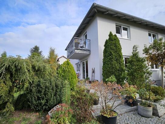 Gepflegtes Eigenheim mit Gartenpavillon und Doppelcarport