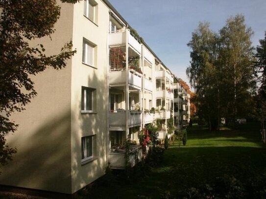 Aufgepasst !! 2-Raumwohnung mit Südbalkon in TOP Lage, teilmöbliert, mit Balkon und Garage