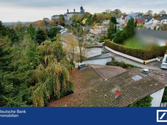 Traumgrundstück in Hanglage: Panoramablick am Schloss Bensberg