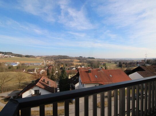 Ersteinzug nach Renovierung: Tolle 2-Zimmer-Wohnung mit Balkon und TG-Stellplatz