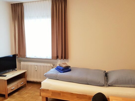 Gästezimmer in Filderstadt mit Internet, TV, Gästeküche, Etagendusche, GästeWc, Waschmaschine, Trocker, Nähe Messe Stut…