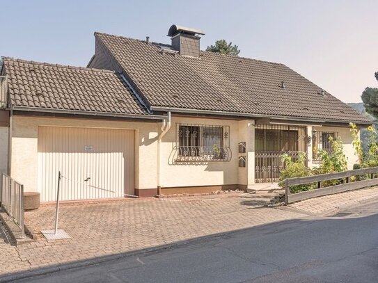 Schönes Zweifamilienhaus in herrlicher Aussichtslage