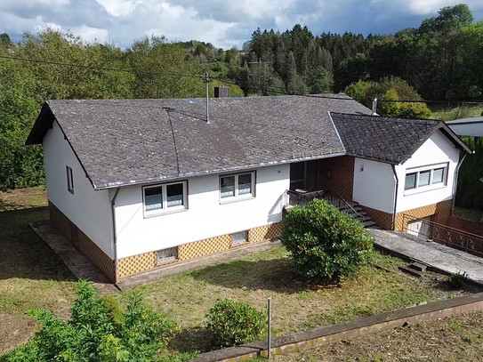 Bezugsfertiger Bungalow mit großem Garten - Ruhig wohnen in Züsch