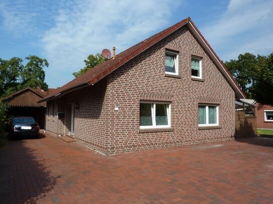 Wohnhaus mit Carport in dörflicher Wohnlage