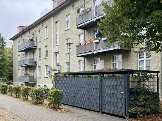 Attraktive 2-Zimmer-Wohnung mit Balkon in begehrter, grüner Lage von Berlin-Karlshorst