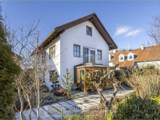 Für die anspruchsvolle Familie - Gepflegtes Einfamilienhaus mit schönem Garten und Wintergarten