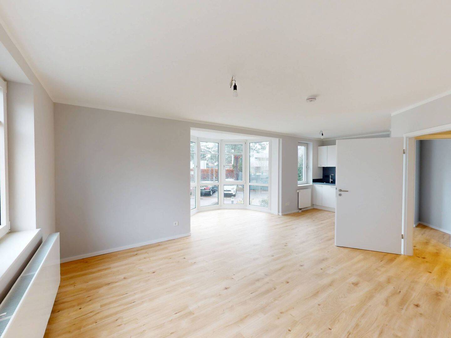 **FRISCH RENOVIERT** Geräumige 1-Zimmer-Wohnung mit EBK und modernem Wannenbad - Foto 1