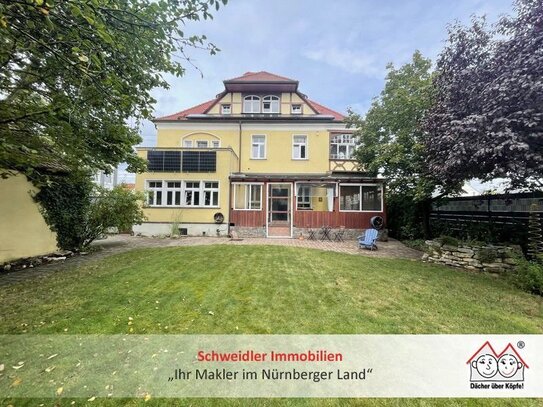 Absolute Rarität! Imposante Gründerzeit-Villa mit schönem Garten, zentral in Lauf zum Kauf