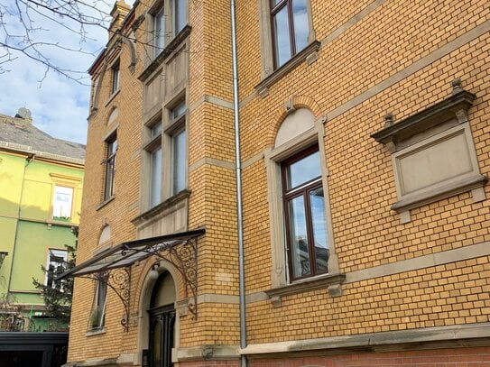 Schicke Stilaltbau Wohnung mit Stuck und Flügeltüren