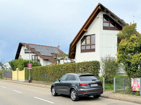 Sofort verfügbar: Teilmodernisiertes EFH in Vörstetten, Denzlinger Straße (Durchgangsverkehr), Doppelparker