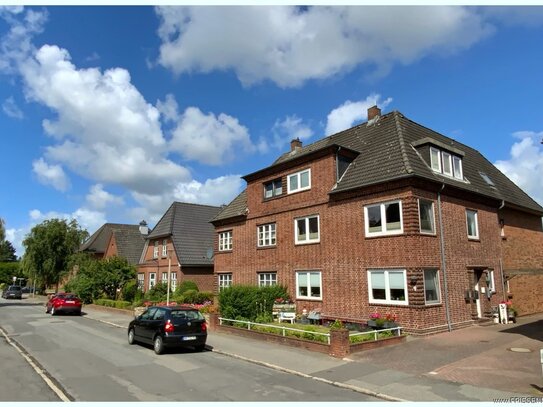 HUSUM/NORDSEE zentrumsnah: Solides Wohnhaus mit 3 vermieteten Einheiten in beliebter ruhiger Lage!