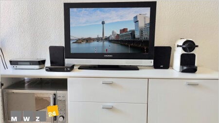 Unterbilk/ Trendlage Medienhafen: Einraum-Apartment mit ausziehbarem Einzelbett. Wohn-/Schlafraum