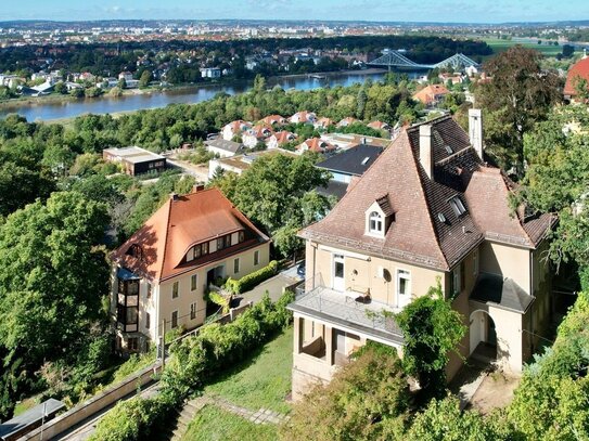 Historische Villa mit Denkmalschutz zur Sanierung in Bester Lage am Loschwitzer Elbhang