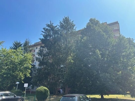 Renov.bedürftige Penthousewohnung mit Skyline-Blick