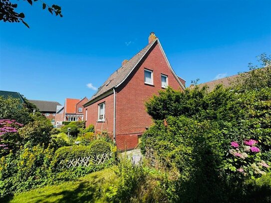 Gepflegtes Wohnhaus mit viel Platz und großem Gartengrundstück/ Freisitz / Garage