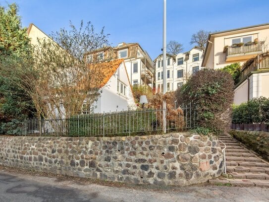 Liebevoll saniertes Fischerhaus mit Kaminofen und einladender Dachterrasse im Herzen des Treppenviertels