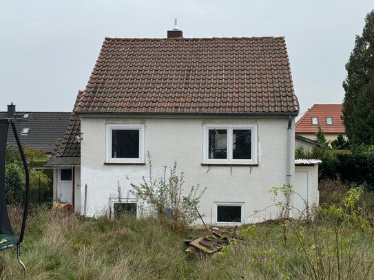 /// Teilsaniertes Einfamilienhaus mit weiterer möglicher Bebauungsmöglichkeit ///