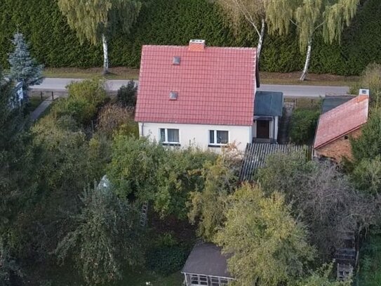 Freistehendes kleines Einfamilienhaus in Wittenhagen - zu sanieren - auf attraktivem Grundstück.