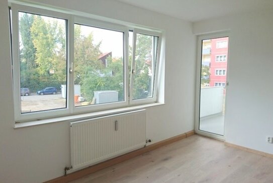 Ab 01.12.! Schön, hell, in guter Lage: 3ZKB, Südwest-Loggia, 1.OG, mit Kellerabteil und Garage