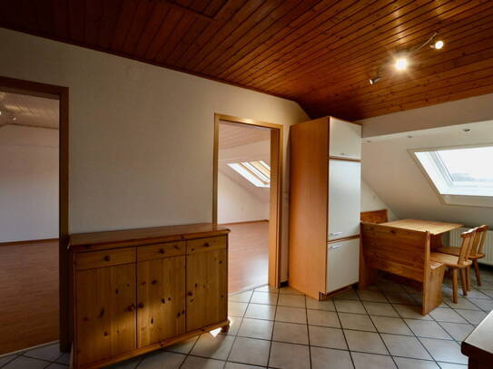 Charmante Dachgeschosswohnung in ruhiger Lage.