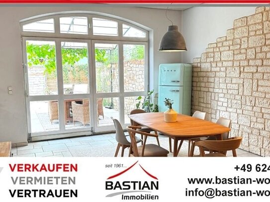 Haus im Haus: 183 m² Wfl. - 2 Terrassen - mediterraner Garten mit Hot Tub - Stellplatz - Westhofen!