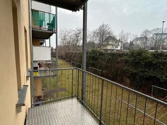 Objekt-Nr.: 10/25 - schöne vermietete 3-Zimmer-ETW im 1. OG mit Wanne und Balkon in Plauen